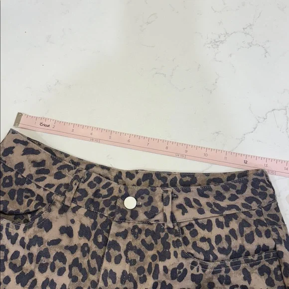 Cheetah Print Baggy Jeans - Picture 5 of 6